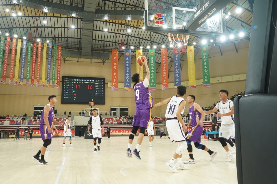 意气风发, 月赛事启动